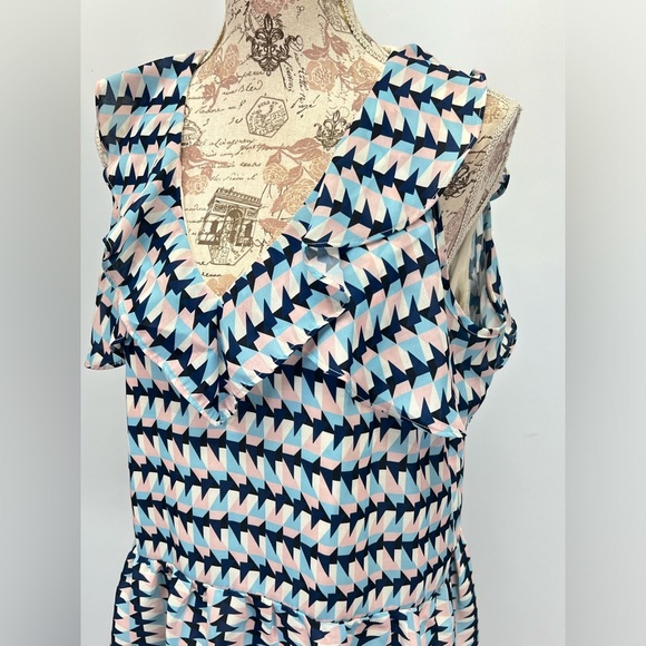 🛍️PARKER Navy,light blue & pink geometric print shoulder cutout blouse‎ size M. - Picture 4 of 14